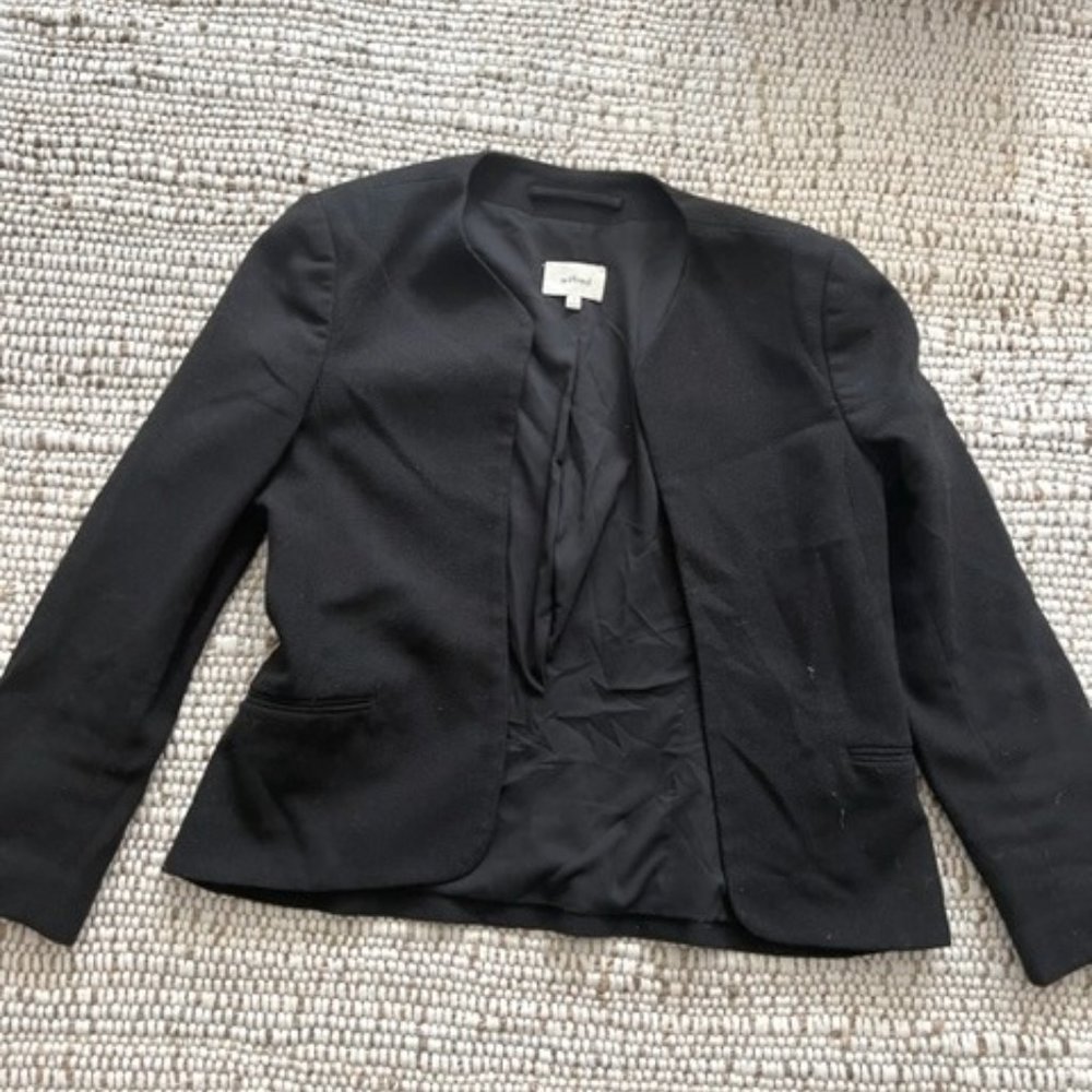 Aritzia: Black cropped Wilfred blazer